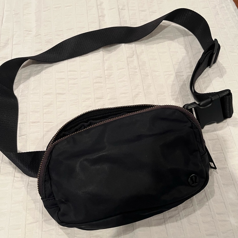 Black Lululemon belt bag